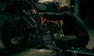 Contoh bengkel motor dan mobil