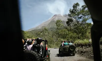 Contoh usaha jeep wisata dan tur di Sleman
