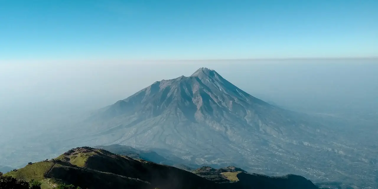 Pemandangan gunung di pagi hari, Boyolali